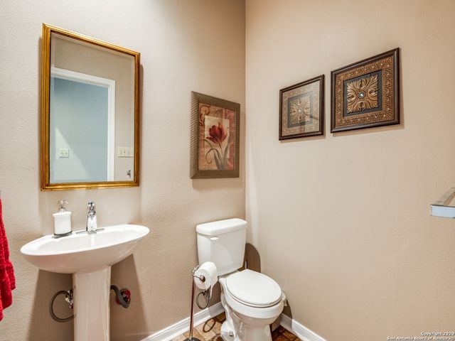 165 Chapel Hill Circle, San Antonio, TX 78240