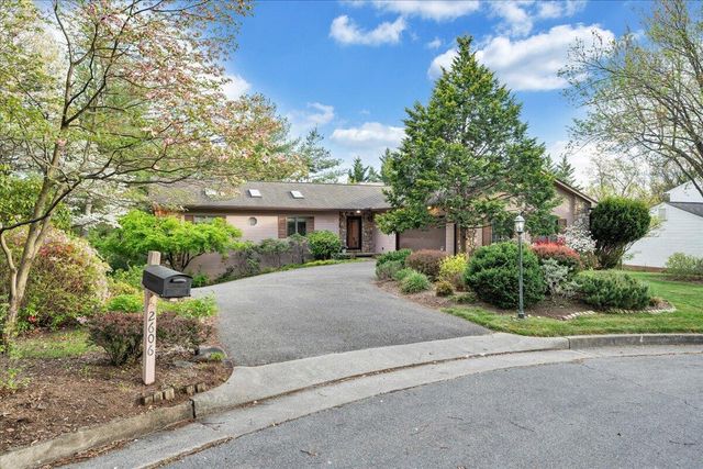 2606 Oak Hill LN, Roanoke, VA 24015
