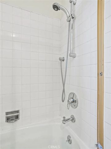 11138 Aqua Vista Street 18, Studio City, CA 91602