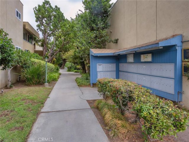 11138 Aqua Vista Street 18, Studio City, CA 91602