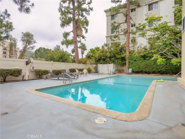11138 Aqua Vista Street 18, Studio City, CA 91602
