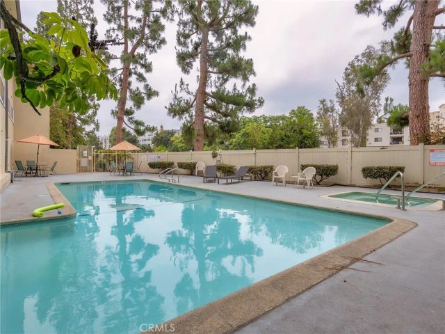 11138 Aqua Vista Street 18, Studio City, CA 91602