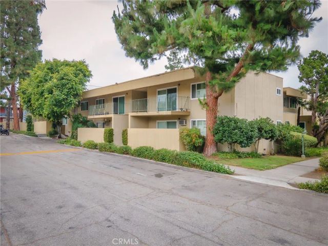 11138 Aqua Vista Street 18, Studio City, CA 91602