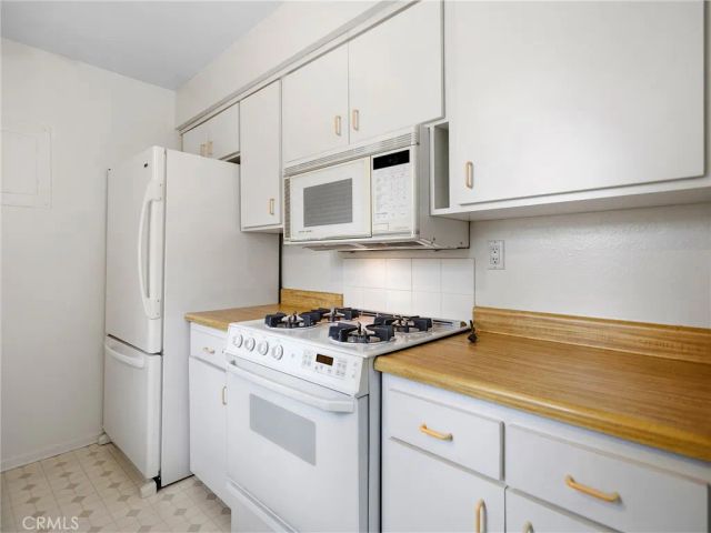 11138 Aqua Vista Street 18, Studio City, CA 91602