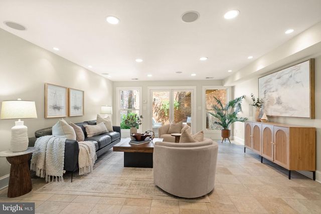 324 E STREET NE, Washington, DC 20002
