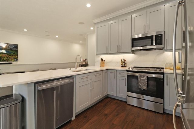505 S TAMPANIA AVENUE 2, Tampa, FL 33609