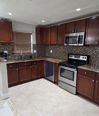 6118 Royal Palm Blvd, Margate, FL 33063