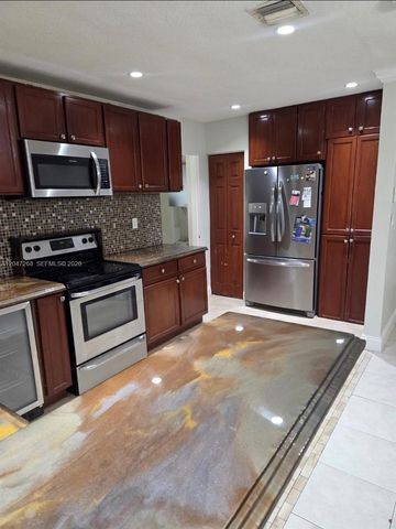 6118 Royal Palm Blvd, Margate, FL 33063