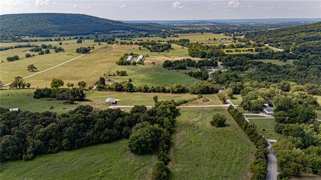 10781 Illinois Chapel Road, Prairie Grove, AR 72753