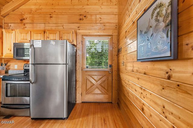 3229 White Falcon Way, Pigeon Forge, TN 37863