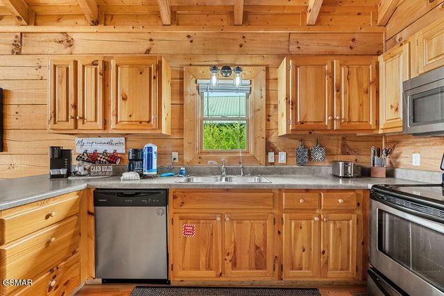 3229 White Falcon Way, Pigeon Forge, TN 37863