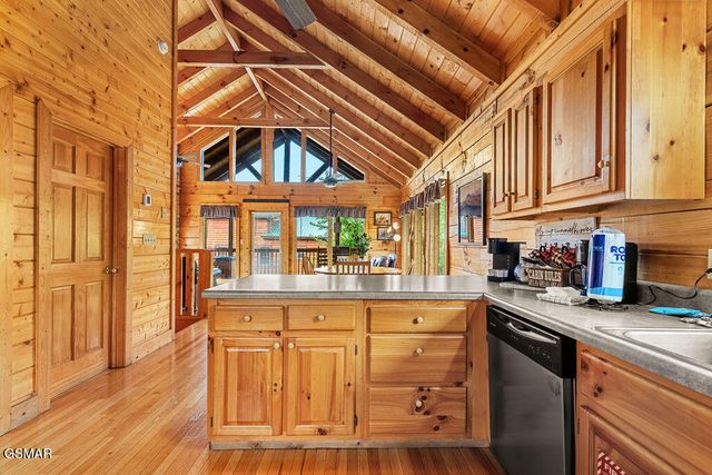 3229 White Falcon Way, Pigeon Forge, TN 37863