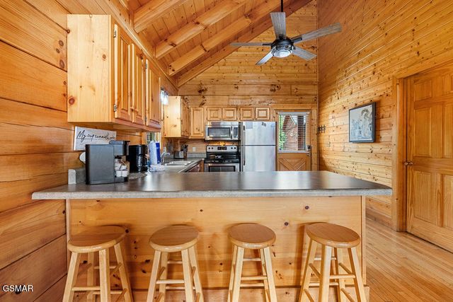 3229 White Falcon Way, Pigeon Forge, TN 37863