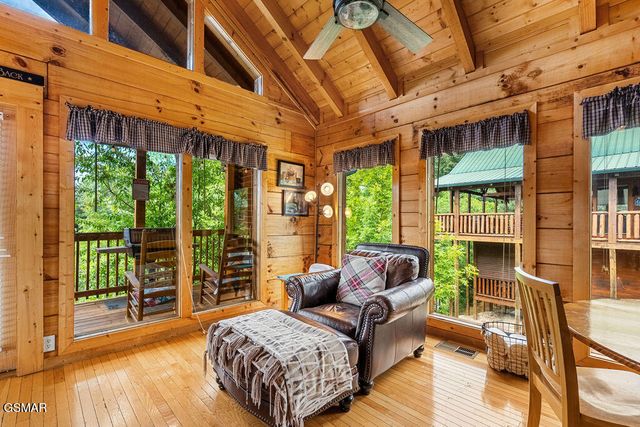 3229 White Falcon Way, Pigeon Forge, TN 37863