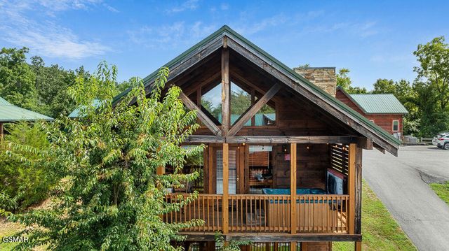 3229 White Falcon Way, Pigeon Forge, TN 37863