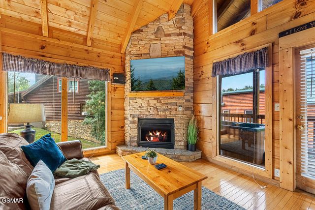 3229 White Falcon Way, Pigeon Forge, TN 37863