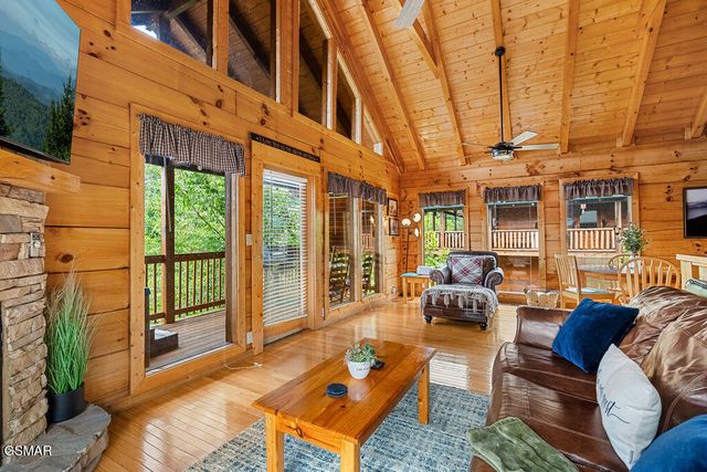 3229 White Falcon Way, Pigeon Forge, TN 37863