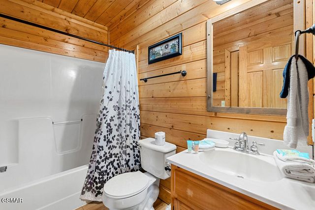 3229 White Falcon Way, Pigeon Forge, TN 37863