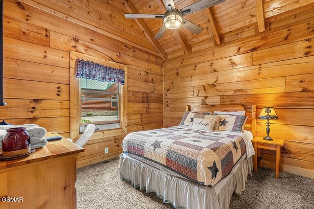 3229 White Falcon Way, Pigeon Forge, TN 37863