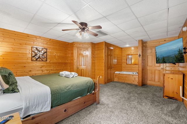 3229 White Falcon Way, Pigeon Forge, TN 37863