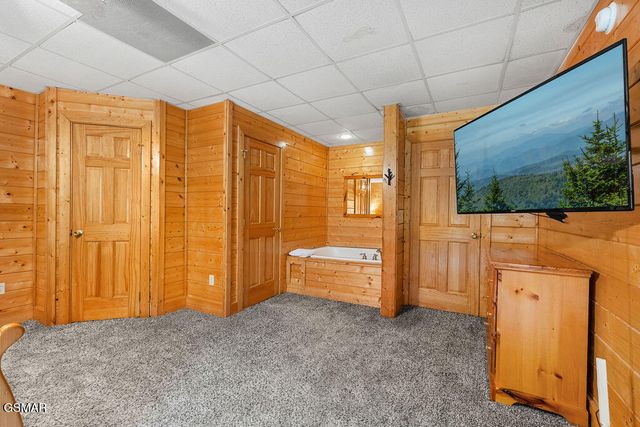 3229 White Falcon Way, Pigeon Forge, TN 37863