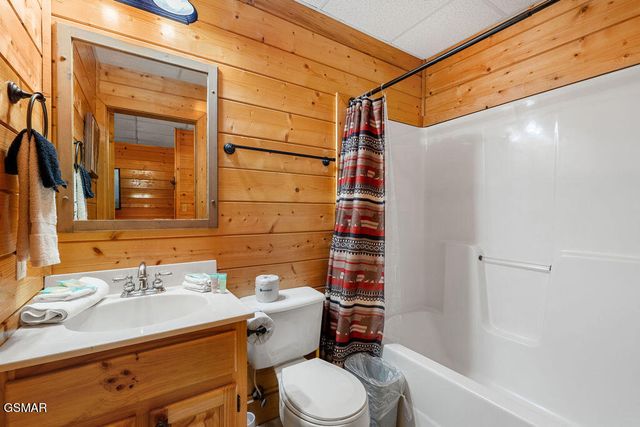 3229 White Falcon Way, Pigeon Forge, TN 37863