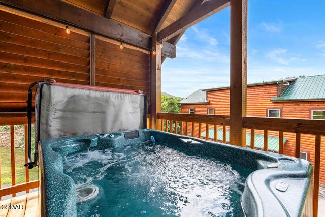 3229 White Falcon Way, Pigeon Forge, TN 37863