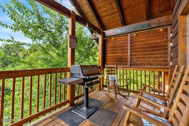 3229 White Falcon Way, Pigeon Forge, TN 37863