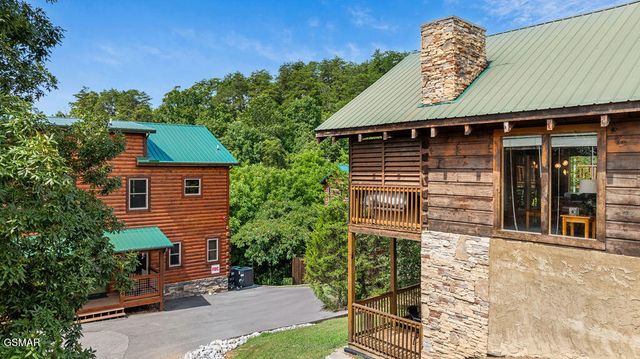 3229 White Falcon Way, Pigeon Forge, TN 37863