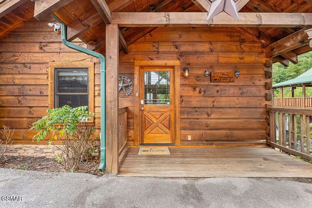 3229 White Falcon Way, Pigeon Forge, TN 37863