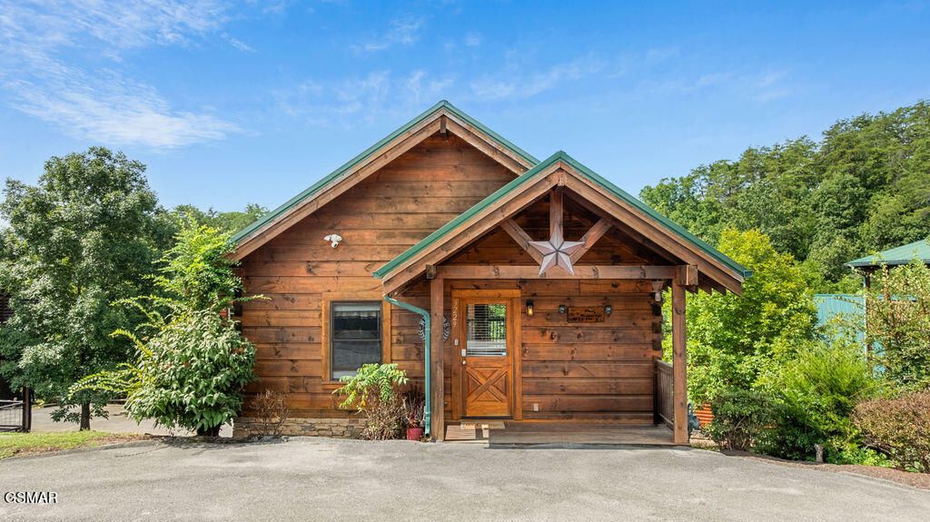 3229 White Falcon Way, Pigeon Forge, TN 37863