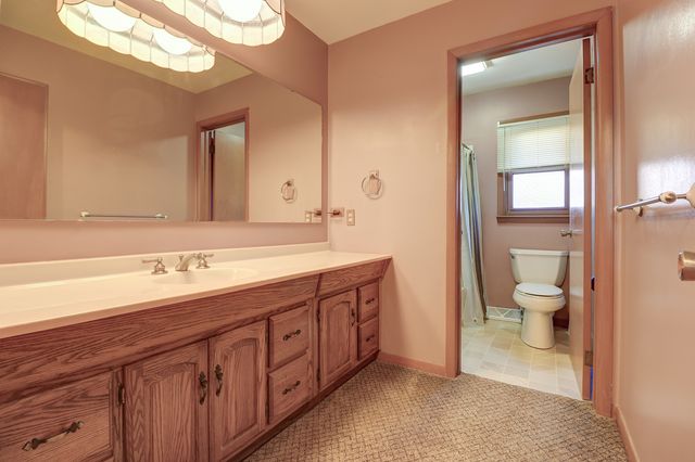 3016 Schick Court, Clinton, IA 52732