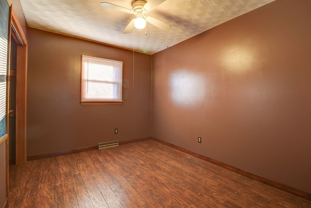 3016 Schick Court, Clinton, IA 52732