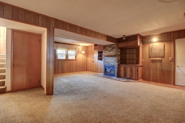 3016 Schick Court, Clinton, IA 52732