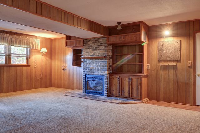 3016 Schick Court, Clinton, IA 52732