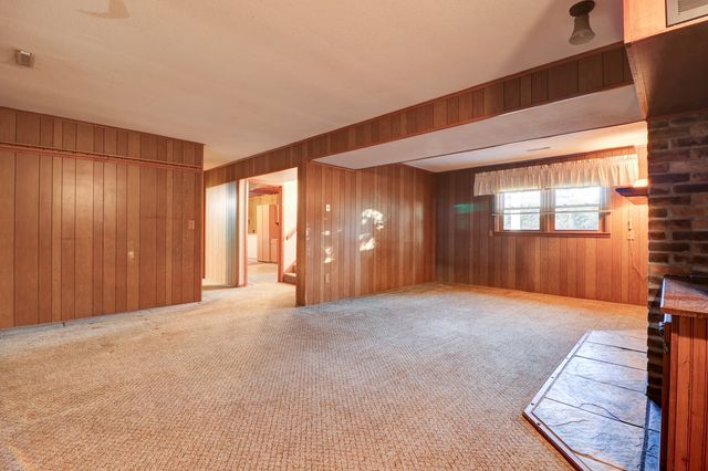 3016 Schick Court, Clinton, IA 52732