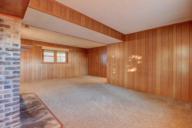 3016 Schick Court, Clinton, IA 52732