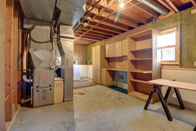 3016 Schick Court, Clinton, IA 52732