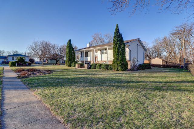 3016 Schick Court, Clinton, IA 52732