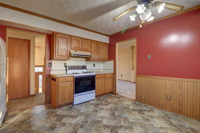 3016 Schick Court, Clinton, IA 52732