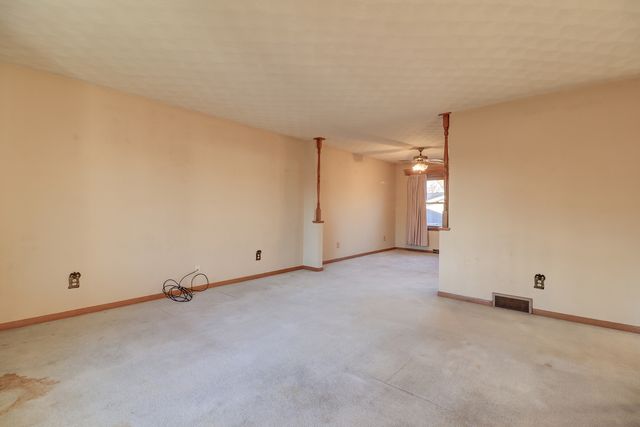 3016 Schick Court, Clinton, IA 52732