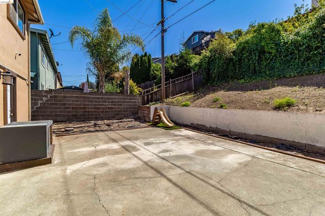 335 Pepper Dr, Vallejo, CA 94589