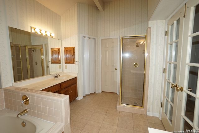 6427 LOST HOLLY, San Antonio, TX 78240