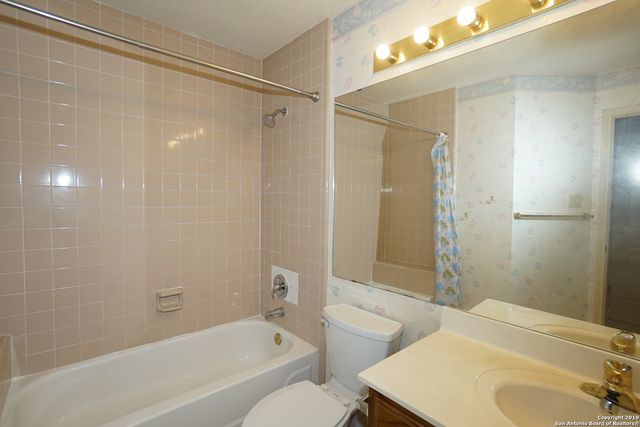 6427 LOST HOLLY, San Antonio, TX 78240