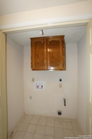 6427 LOST HOLLY, San Antonio, TX 78240