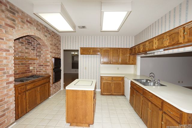 6427 LOST HOLLY, San Antonio, TX 78240