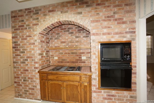 6427 LOST HOLLY, San Antonio, TX 78240