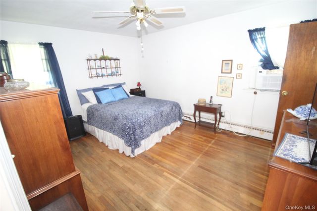 42 Foster Avenue, Malverne, NY 11565