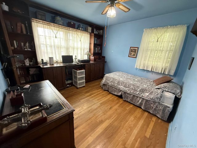 42 Foster Avenue, Malverne, NY 11565