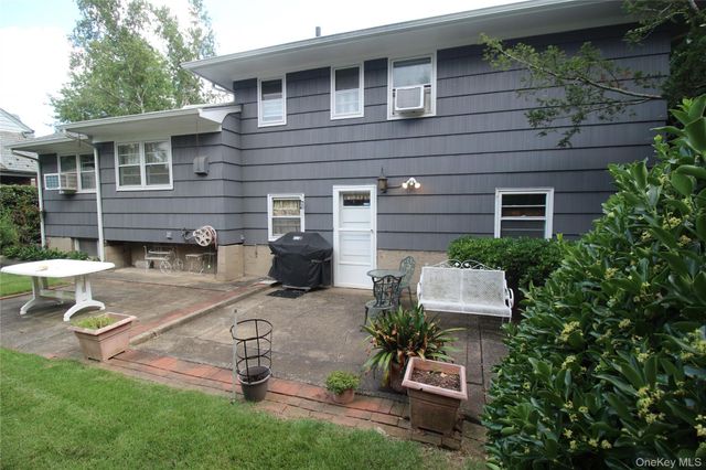 42 Foster Avenue, Malverne, NY 11565